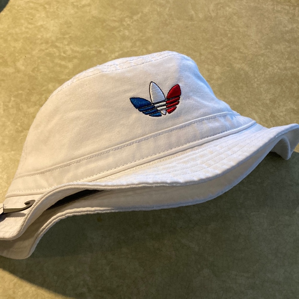 Adidas bucket: old school r/w/b logo: new with tag